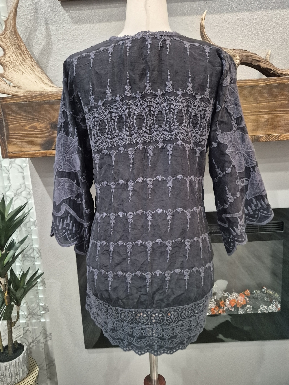 Johnny Was Hakaru  Embroydery Black V-Neck Lace-Trim Tunic Top Size XS, 19" PTP - Picture 3 of 6